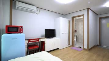 Single Room | Desk, free WiFi