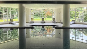 A spacious indoor area with large windows, a central water feature, and multiple seating areas. - La Vie Dor Hotel and Resort, Trademark Collection by Wyndham (Hwaseong)