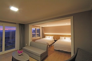 Suite, 2 Double Beds, Non Smoking