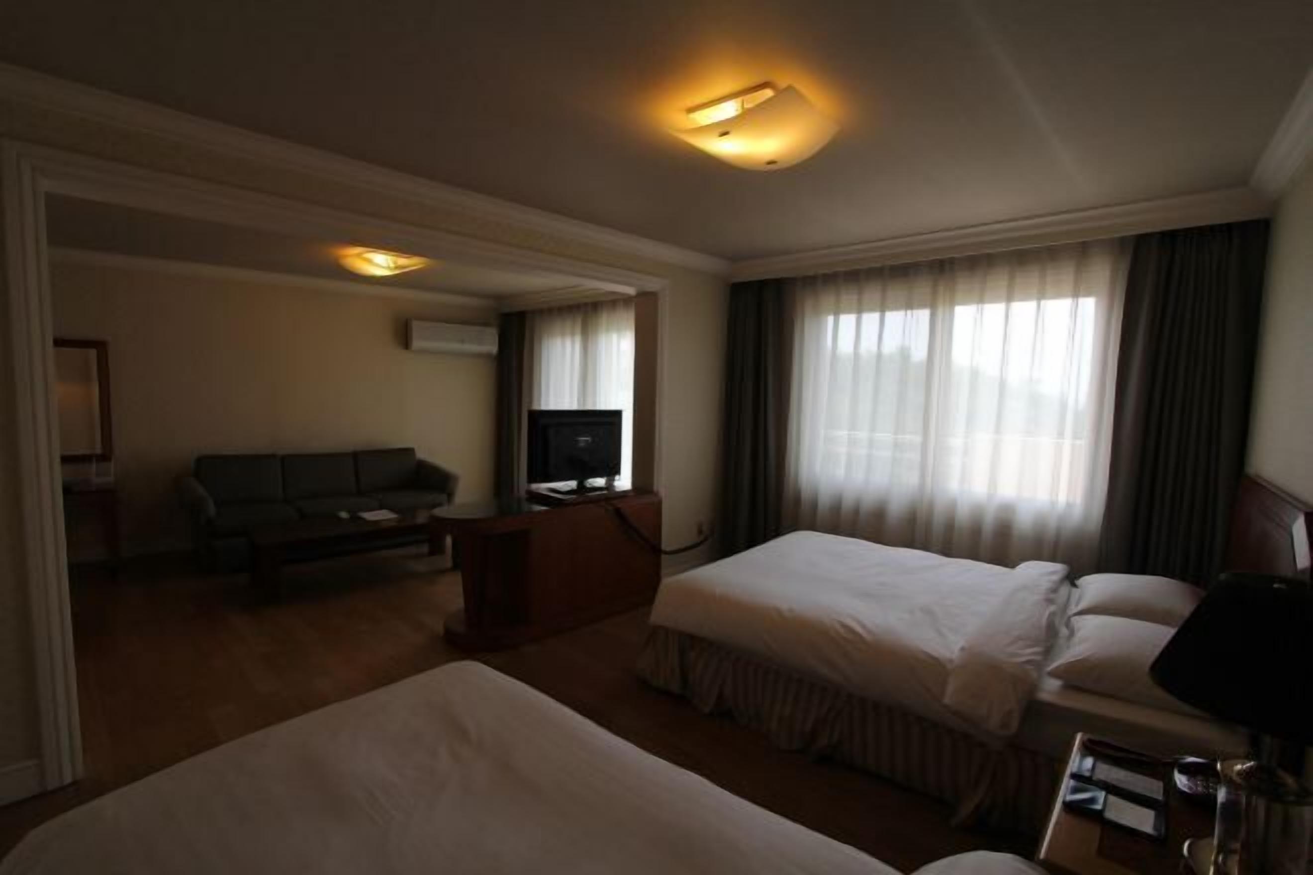 Premium bedding, in-room safe, soundproofing, iron/ironing board