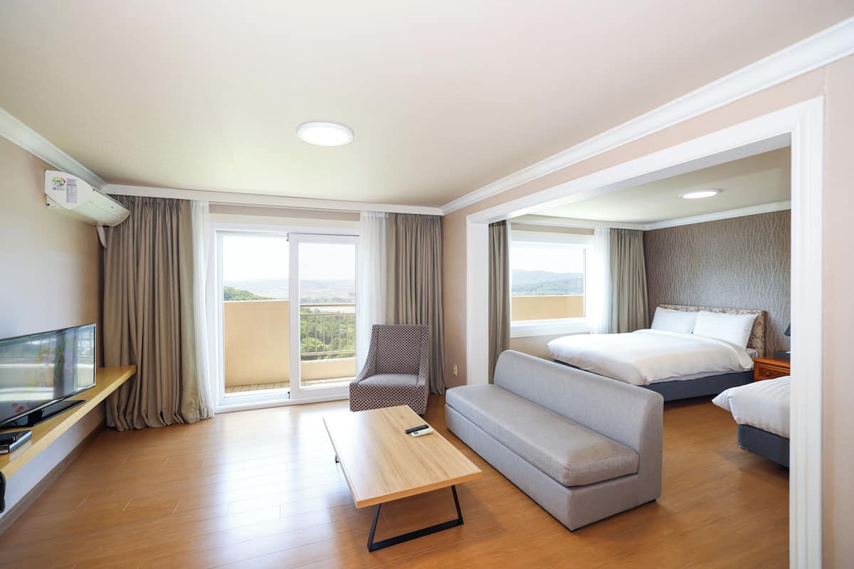 Suite, 2 Double Beds, Non Smoking | 1 bedroom, in-room safe, soundproofing, iron/ironing board
