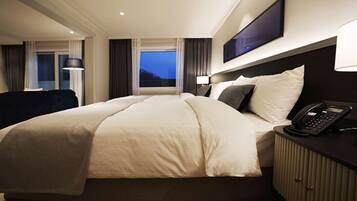 Executive Suite, 2 Double Beds, Non Smoking | Premium bedding, in-room safe, soundproofing, iron/ironing board