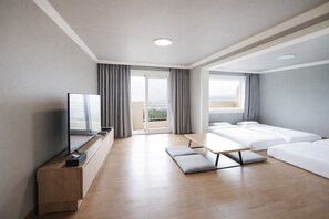 Room, Non Smoking (No Bed) | Peralatan tempat tidur premium, peti besi dalam bilik, kalis bunyi 