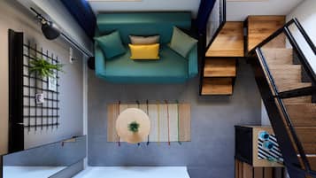 Gallery Room | Escritorio, cunas, wifi gratis y ropa de cama