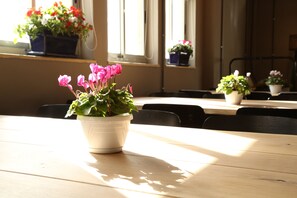 Lobby sitting area - The Post Hostel (Jerusalem)