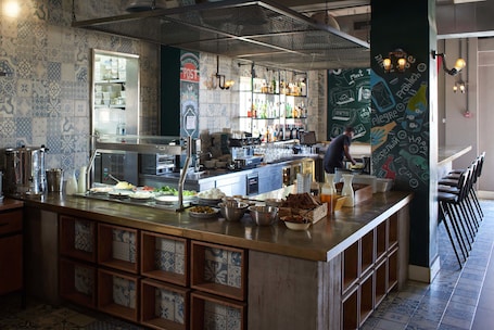 Bufé. The Post Hostel