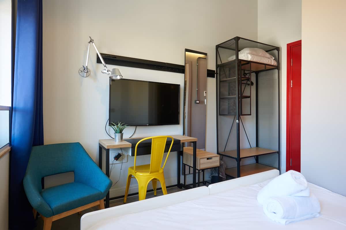Double Room, Private Bathroom | Desk, WiFi (free), bed sheets