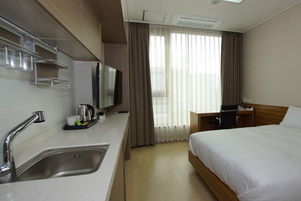 Double Room | Down duvets, desk, free WiFi