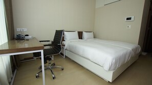 Habitación con 2 camas individuales | Edredón, escritorio y wifi gratis 