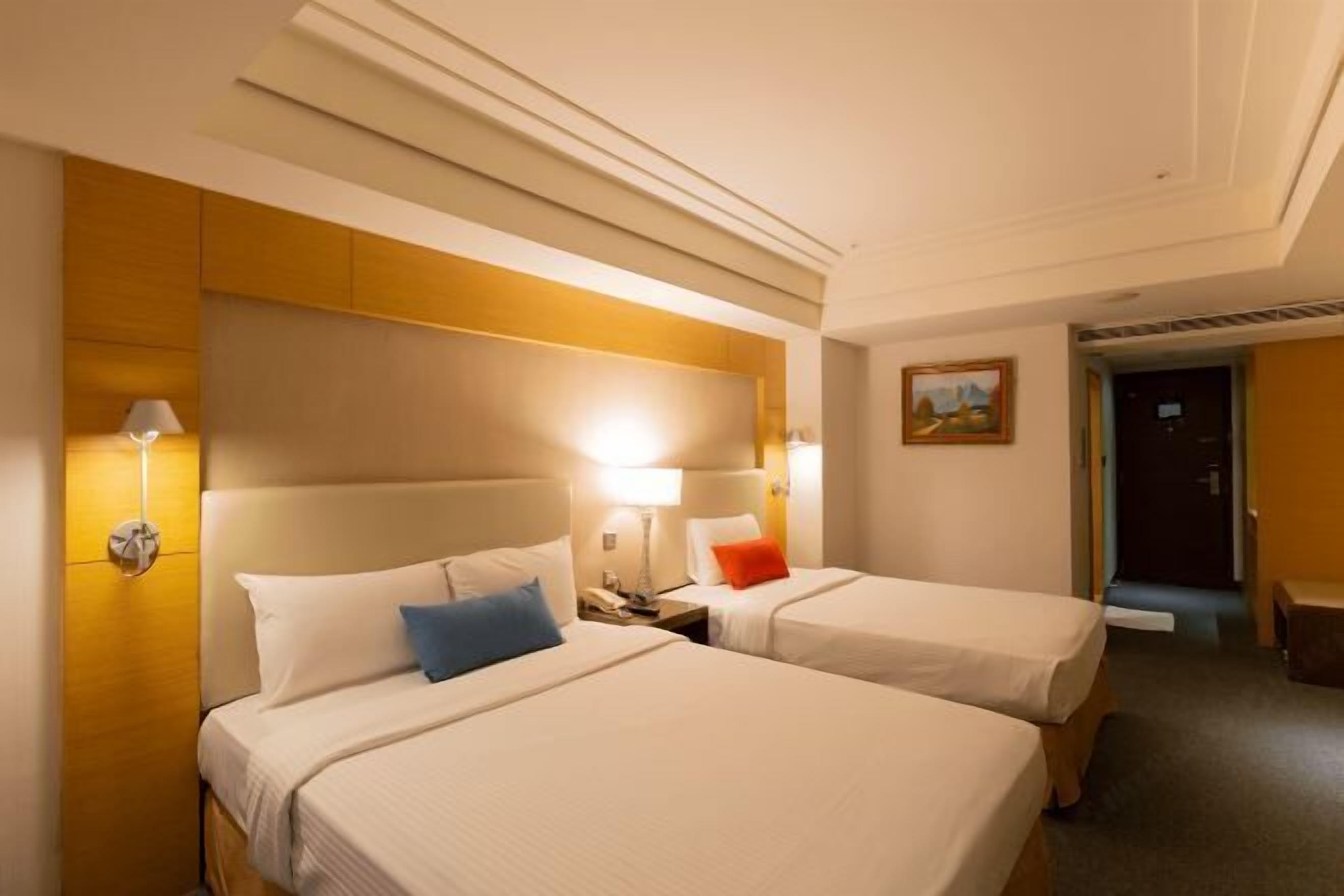 1 habitación, caja de seguridad en la habitación y escritorio 