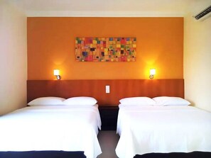 Family Room | In-room safe, desk, iron/ironing board, rollaway beds - Casa Idaman Motel Langkawi (Langkawi)