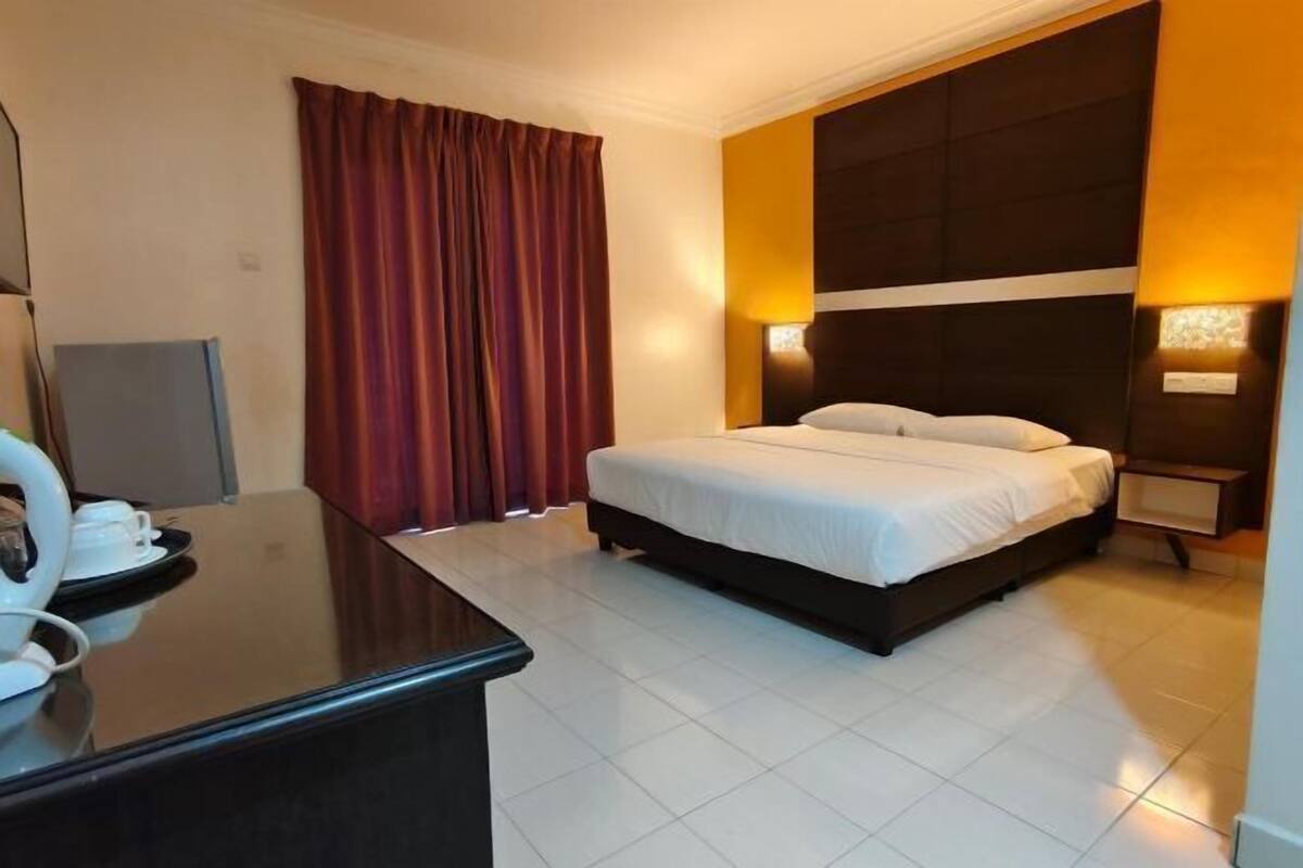 1 quarto, cofres nos quartos, escrivaninha