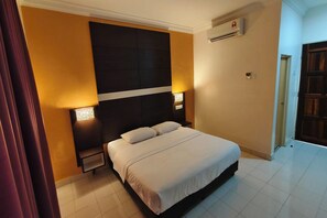 Deluxe Room, Pool View | In-room safe, desk, iron/ironing board, rollaway beds - Casa Idaman Motel Langkawi (Langkawi)