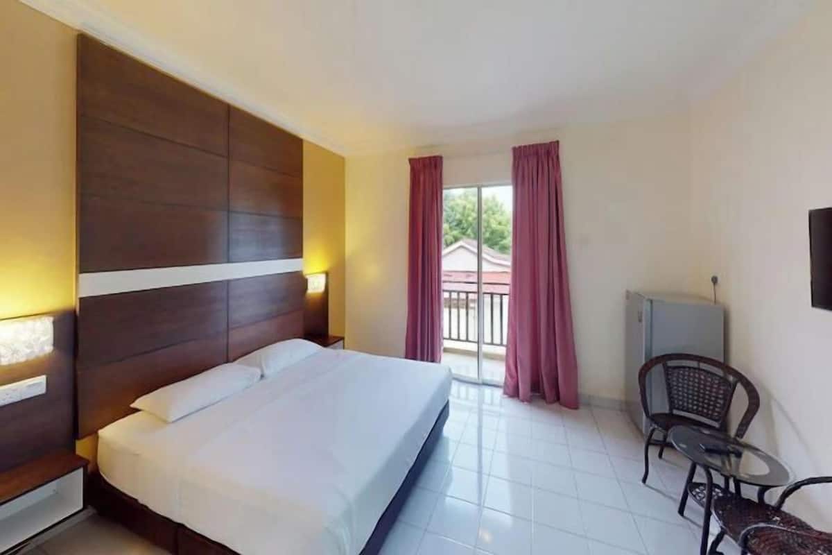 1 quarto, cofres nos quartos, escrivaninha