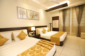 Family Suite Room | In-room safe, desk, laptop workspace, blackout curtains - Hotel Amrapali Grand (New Delhi)