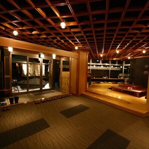 Interior entrance - Kawaichiya Ryokan (Nozawaonsen)