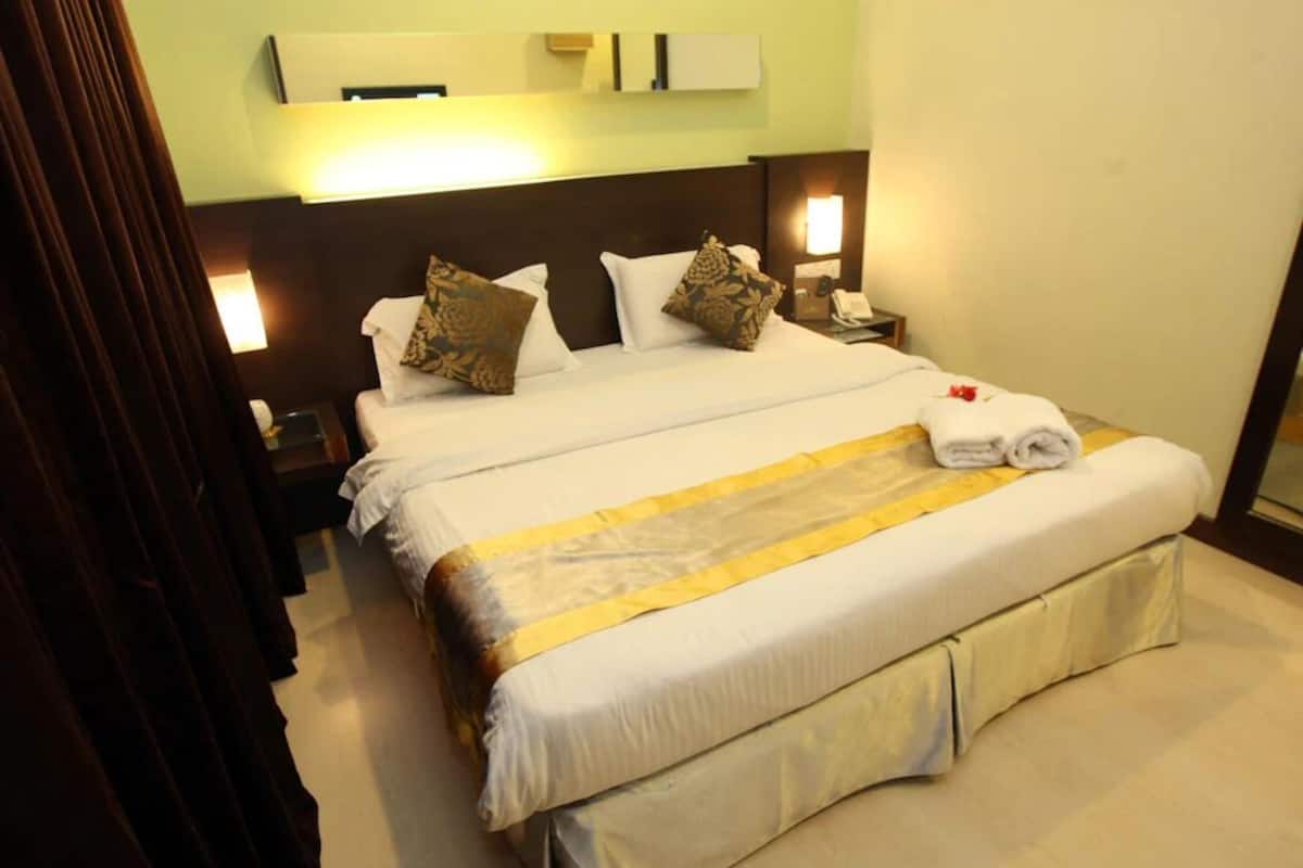 Chambre Deluxe, 1 grand lit | Coffre-fort, bureau, lit d’appoint (supplément), accès au Wi-Fi (inclus)