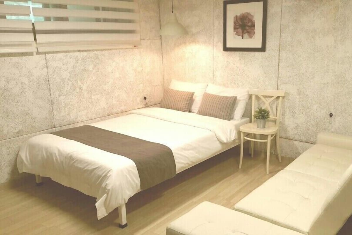 Quarto casal luxo (with Extra Sofa Bed, Da) | Roupas de cama premium, Wi-Fi de cortesia, roupa de cama
