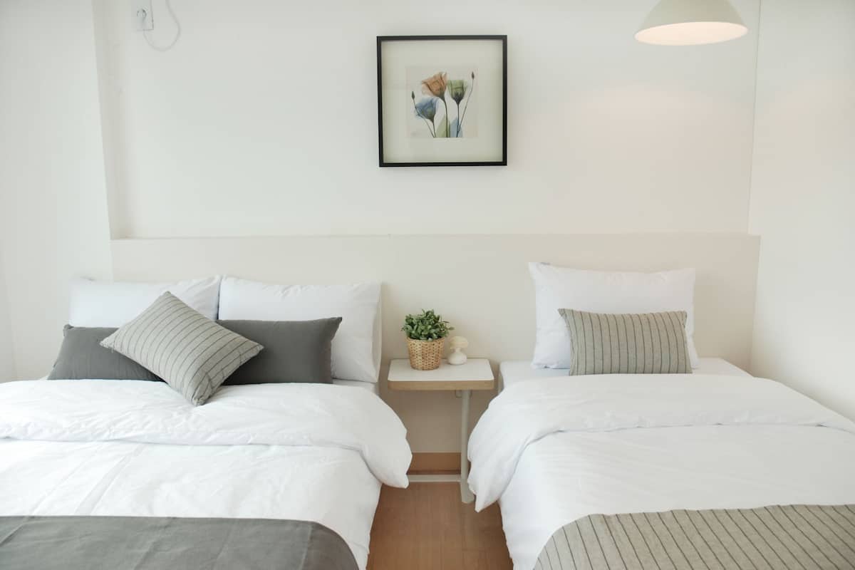 Roupas de cama premium, Wi-Fi de cortesia, roupa de cama