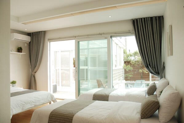 [Ma] Premium Quadruple Balcony Room | Premium bedding, free WiFi, bed sheets - The Mei Haus Hongdae (Seoul)