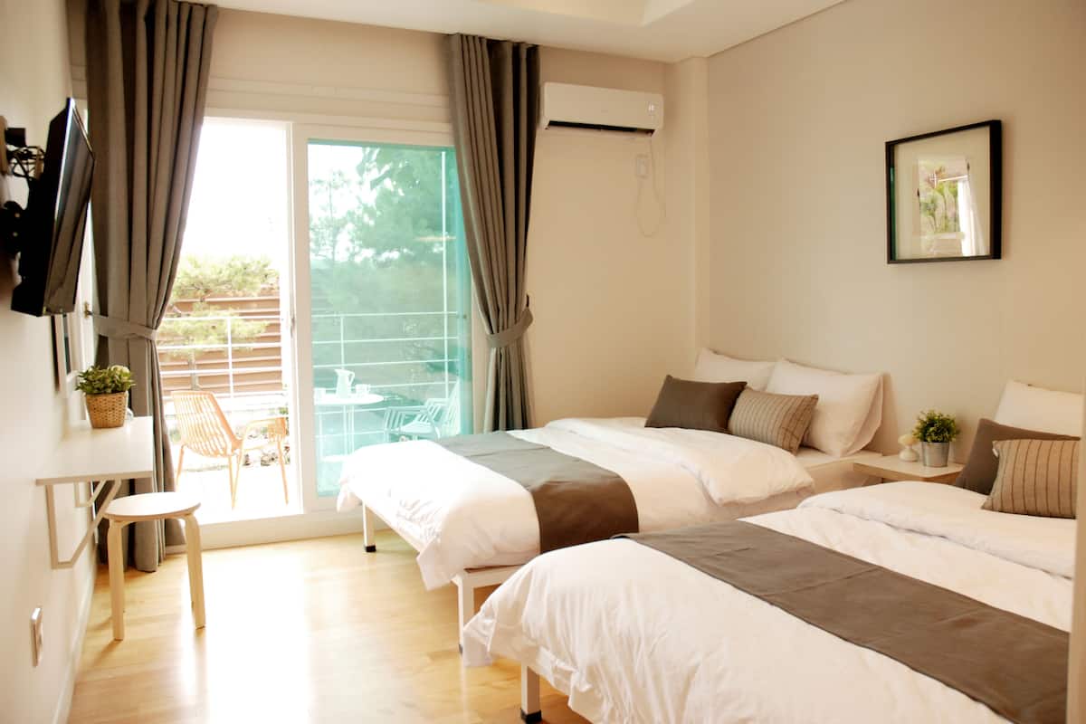 Roupas de cama premium, Wi-Fi de cortesia, roupa de cama