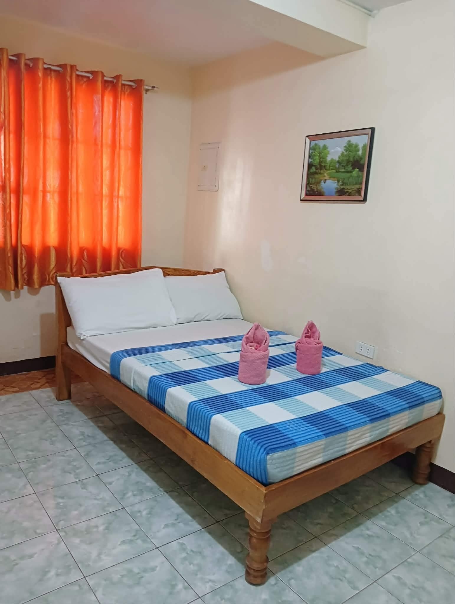 واي فاي مجانًا وملاءات أسرّة