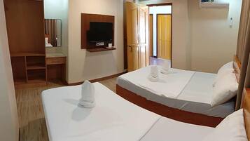 标准三人房 | 免费 WiFi