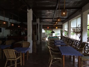 Breakfast, lunch and dinner served - Discovery Island Resort (Coron)