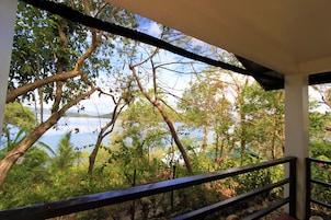 Cottage, Ocean View | Free cribs/infant beds, bed sheets