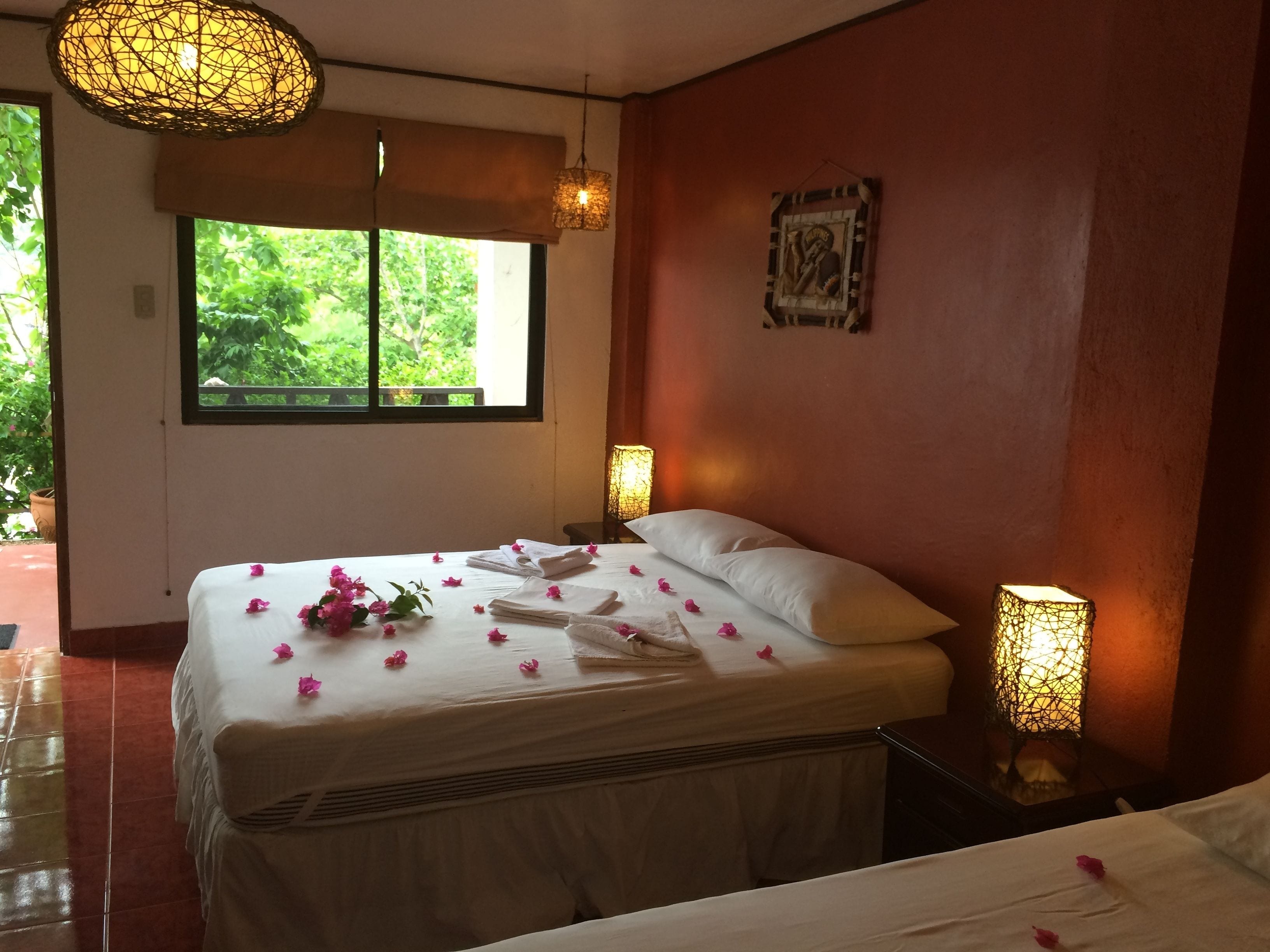 Standard Airconditioned Room | Free cribs/infant beds, bed sheets