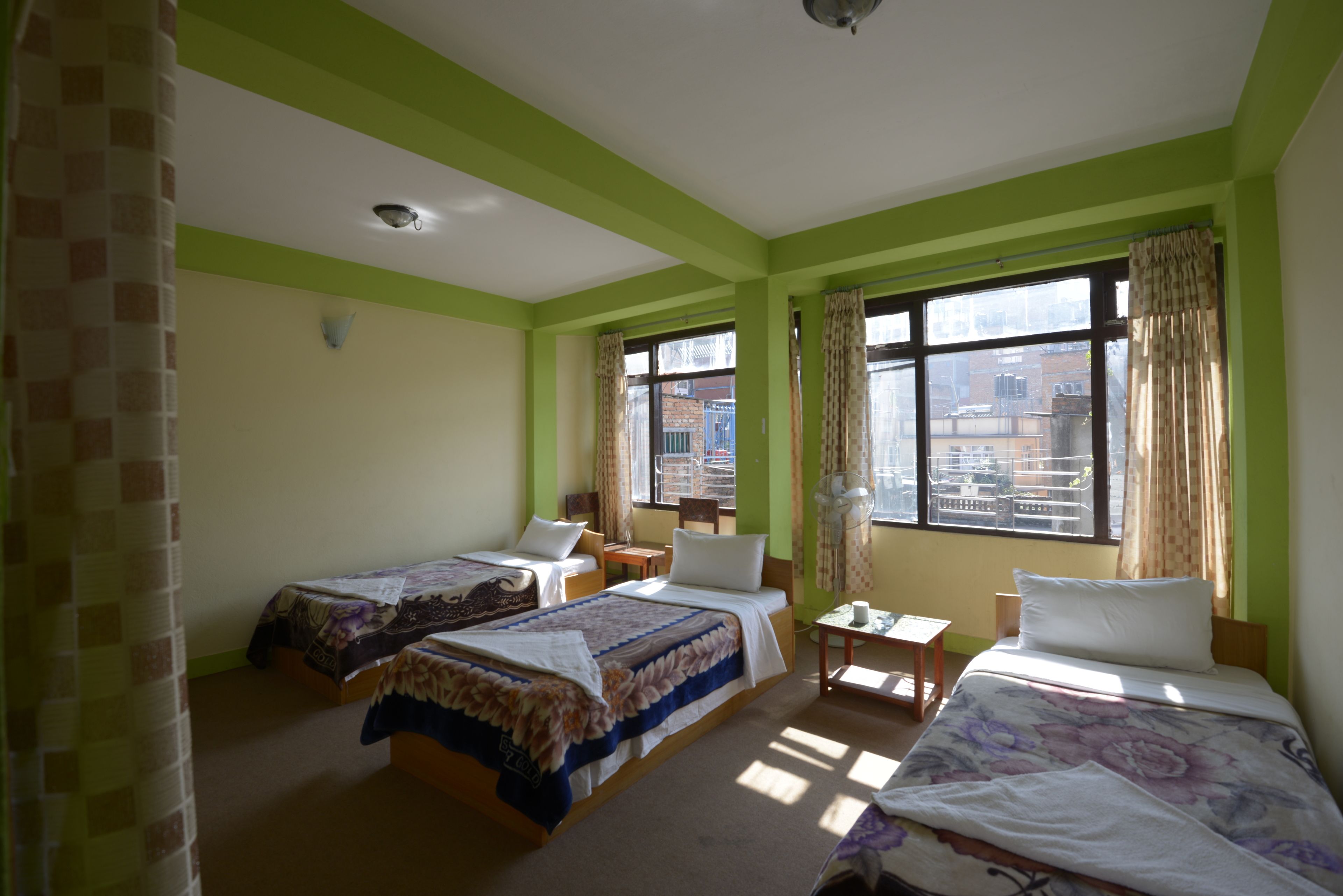 standard triple room | 1 bedroom, in-room safe, desk, free wifi