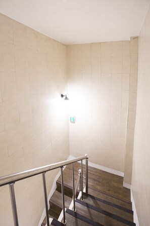 Staircase - Seoul Dalbit DDP Guesthouse (Seoul)