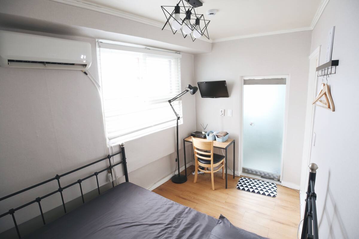 Basic Double Room, 1 Queen Bed, Non Smoking