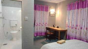 Comfort Double Room | In-room safe, desk, free WiFi