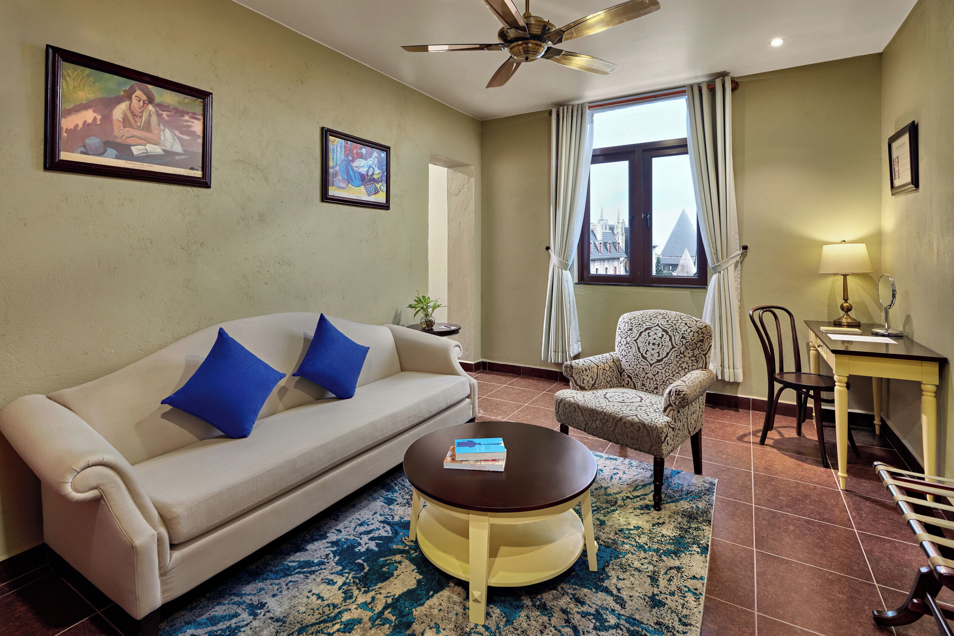 executive suite, 1 king bed | 1 bedroom, in-room safe, individually furnished, desk