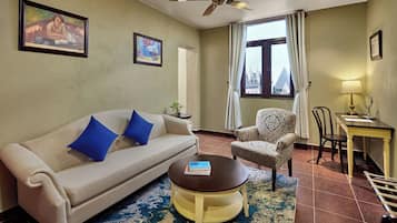 Executive-Suite, 1 King-Bett | Zimmersafe, individuell eingerichtet, Schreibtisch