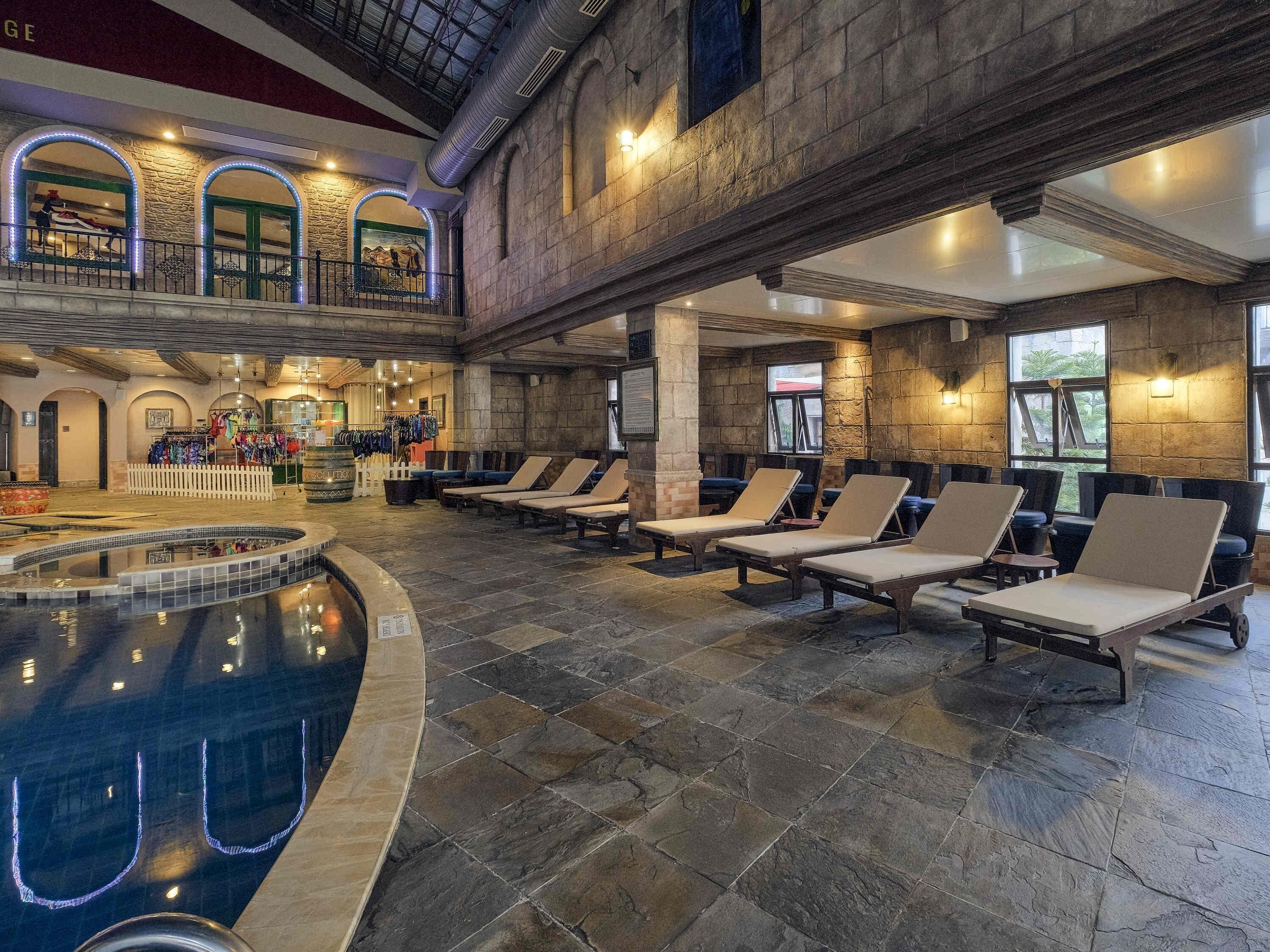 Indoor pool, sun loungers
