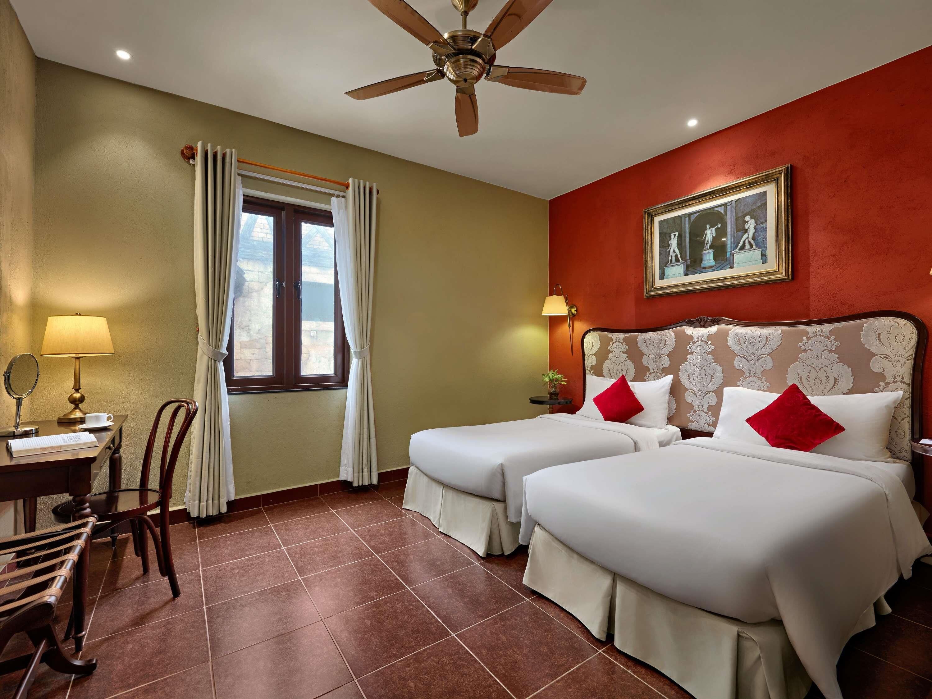 Superior Room (with Twin Beds) | In-room safe, individually furnished, desk, laptop workspace