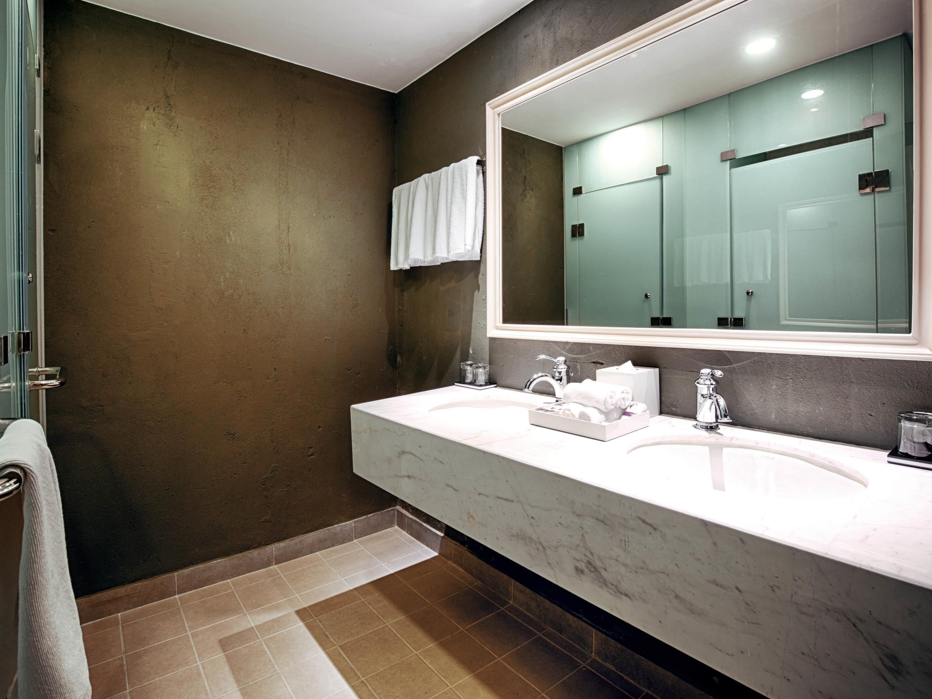 In-room safe, individually furnished, desk, laptop workspace