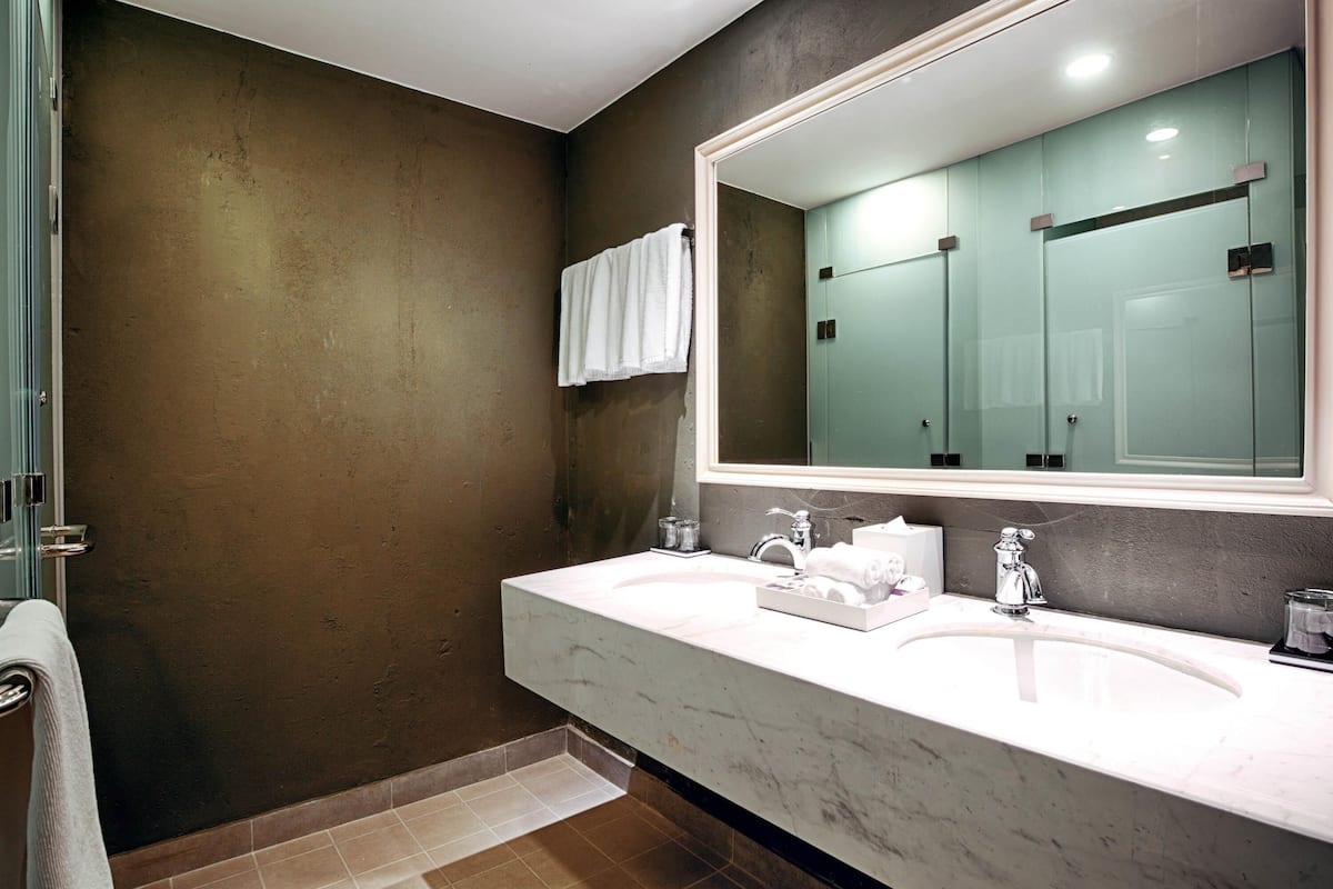 1 bedroom, in-room safe, individually furnished, desk