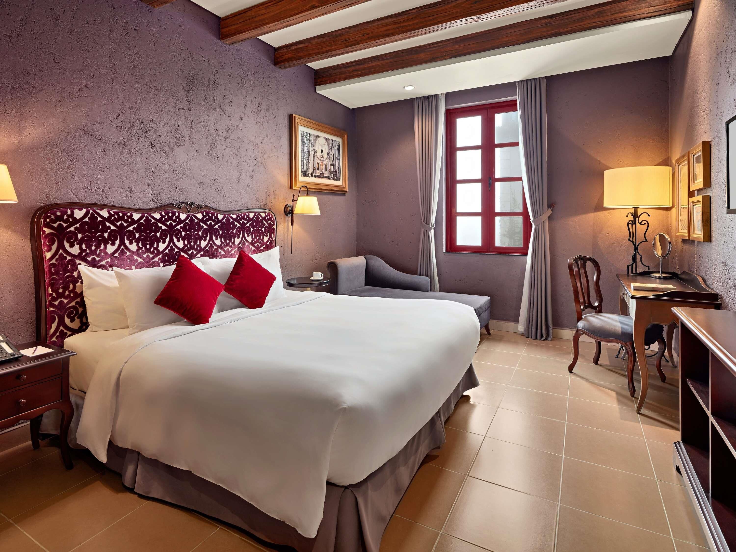 Deluxe Room, 1 King Bed | In-room safe, individually furnished, desk, laptop workspace