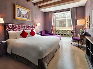 Habitación Deluxe, 1 cama de matrimonio grande | Caja fuerte, mobiliario individual, escritorio