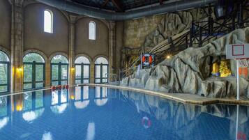 Indoor pool, sun loungers