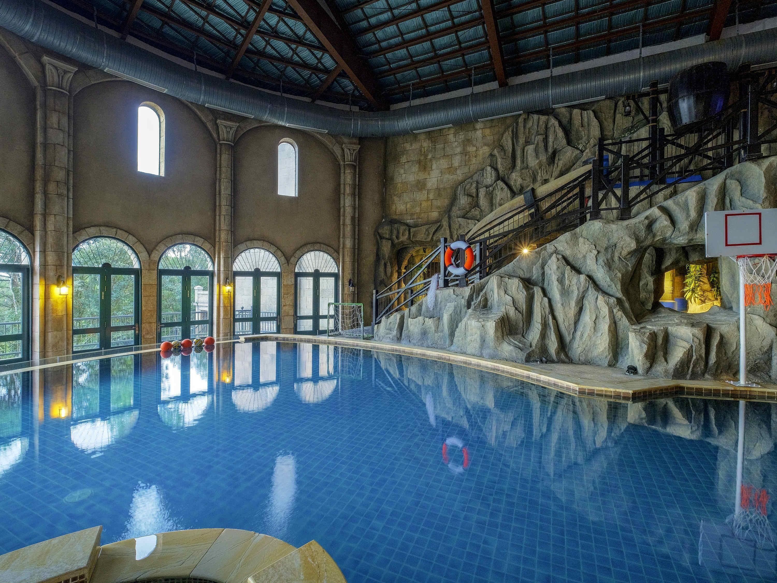 Indoor pool, pool loungers