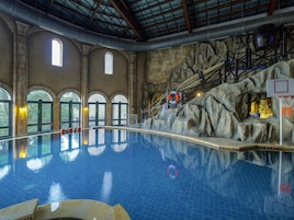 Indoor pool, sun loungers