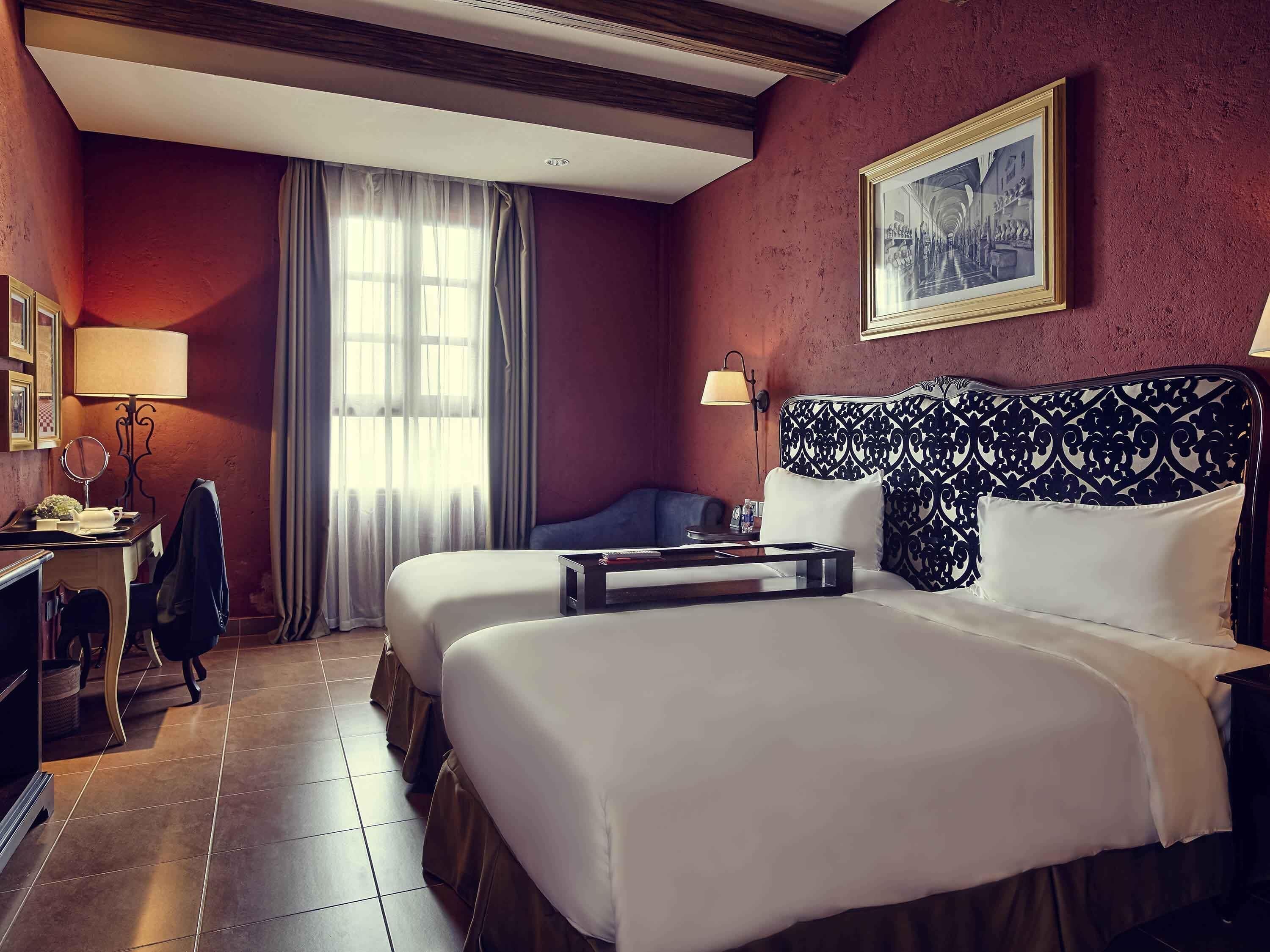 Deluxe Twin Room, 2 Twin Beds | In-room safe, individually furnished, desk, laptop workspace