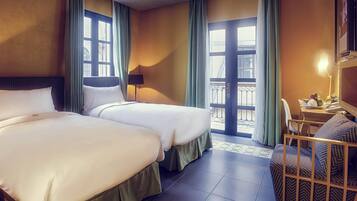 Superior Twin Room, 2 Twin Beds | 1 bedroom, in-room safe, individually furnished, desk