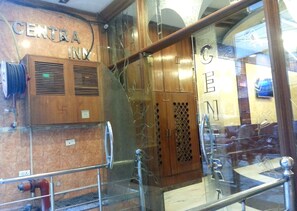 Safe på rommet, skrivebord og wi-fi (inkludert)