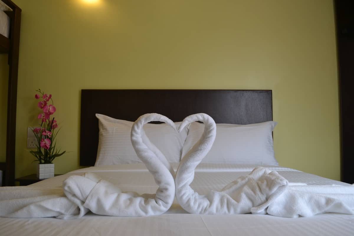 deluxe decker | free wifi