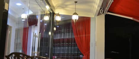 Coin salon dans le hall